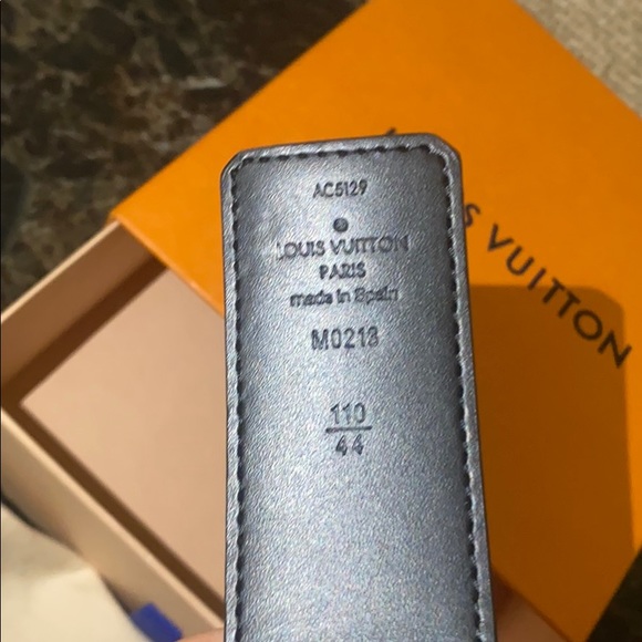 Louis Vuitton Reversible belt Initiales 40 MM - Picture 3 of 4